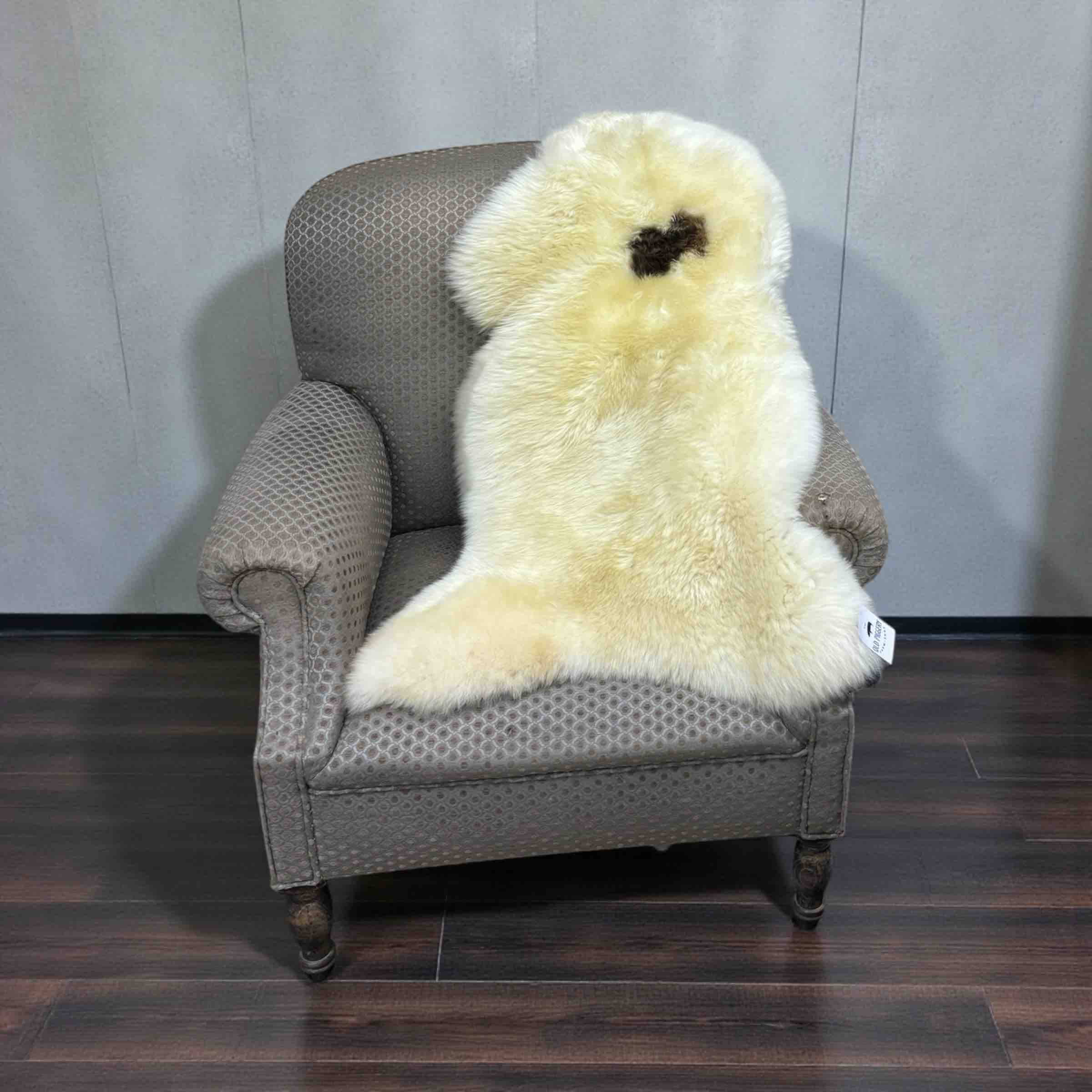 Hill Sheep Sheepskin Rug With Spot Or Spots | 95/100 cams