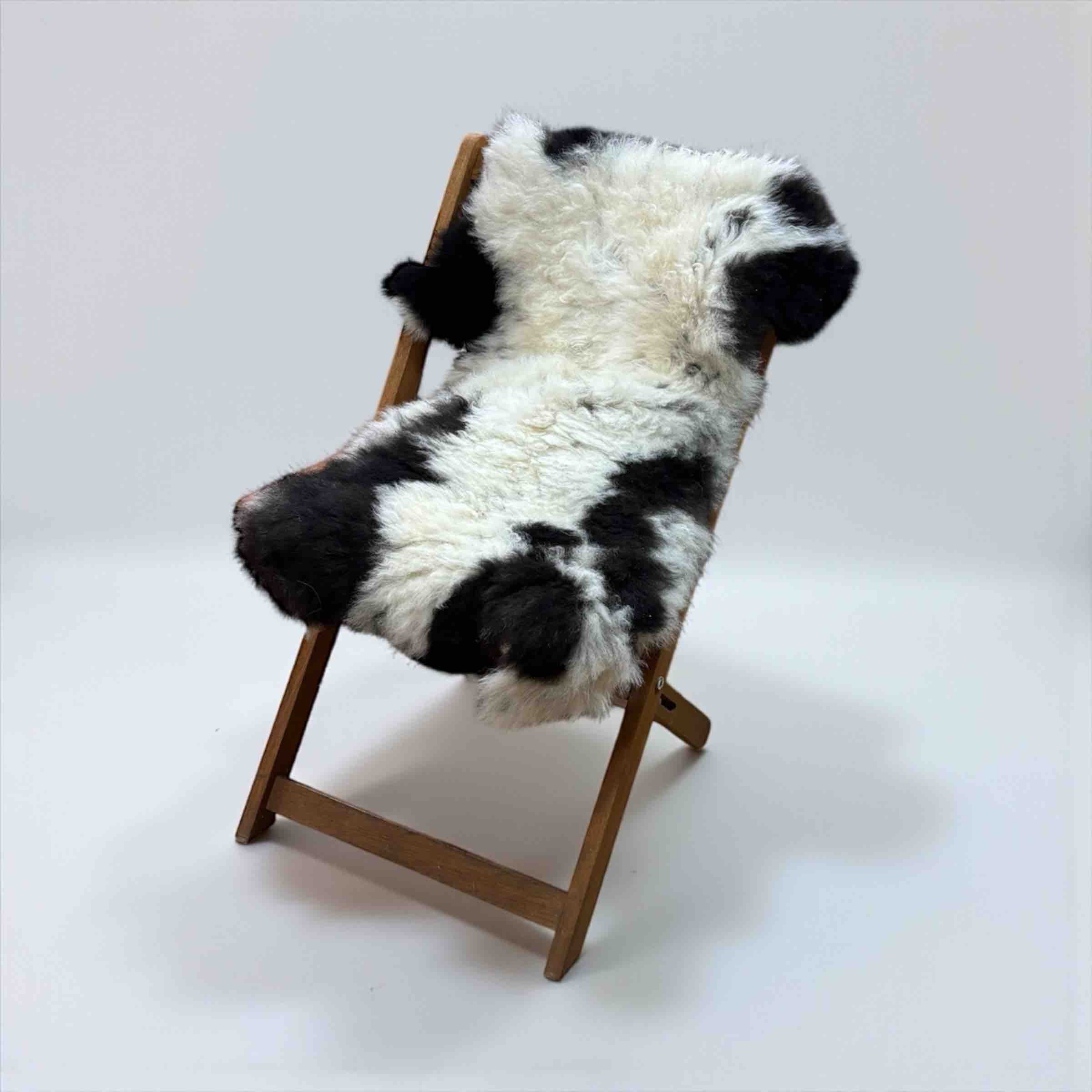Small Jacob Sheep sheepskin rug